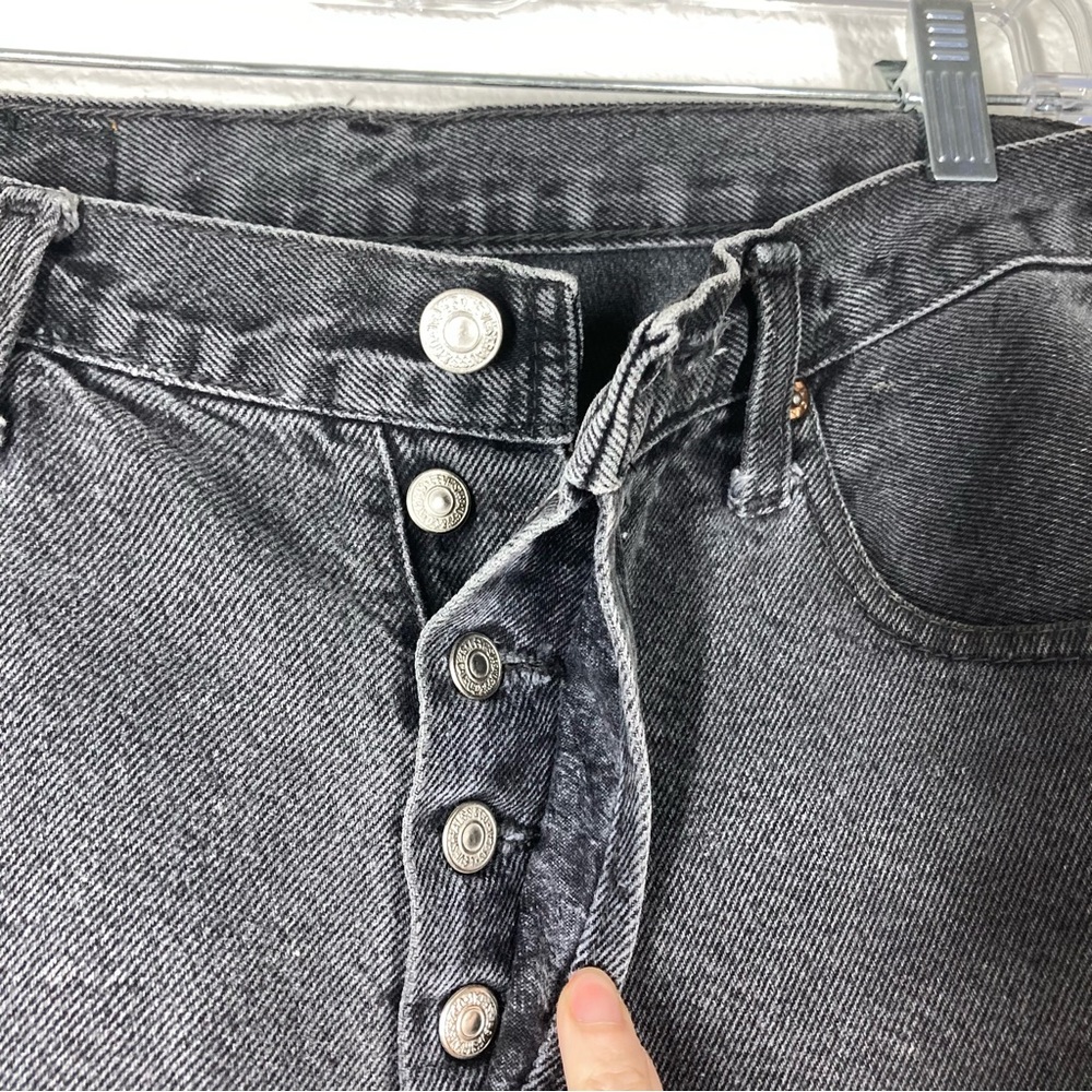 Levi's 501 Washed Baggy Black Distressed Cutt Of Hem 32 High Rise Button Fly - Picture 7 of 16